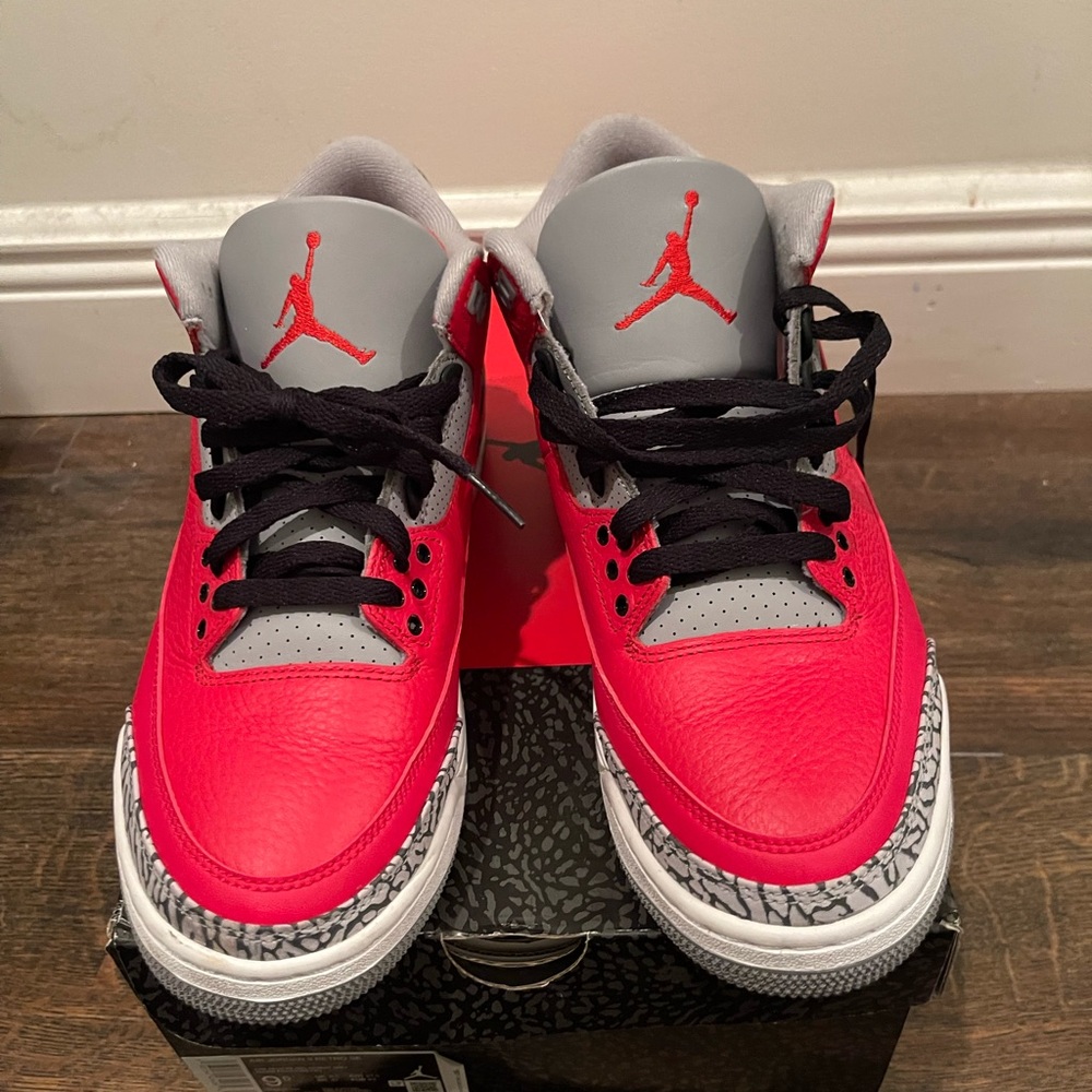 Jordan Air Jordan 3 Retro SE Red and Gray Athletic Shoes - Picture 3 of 8